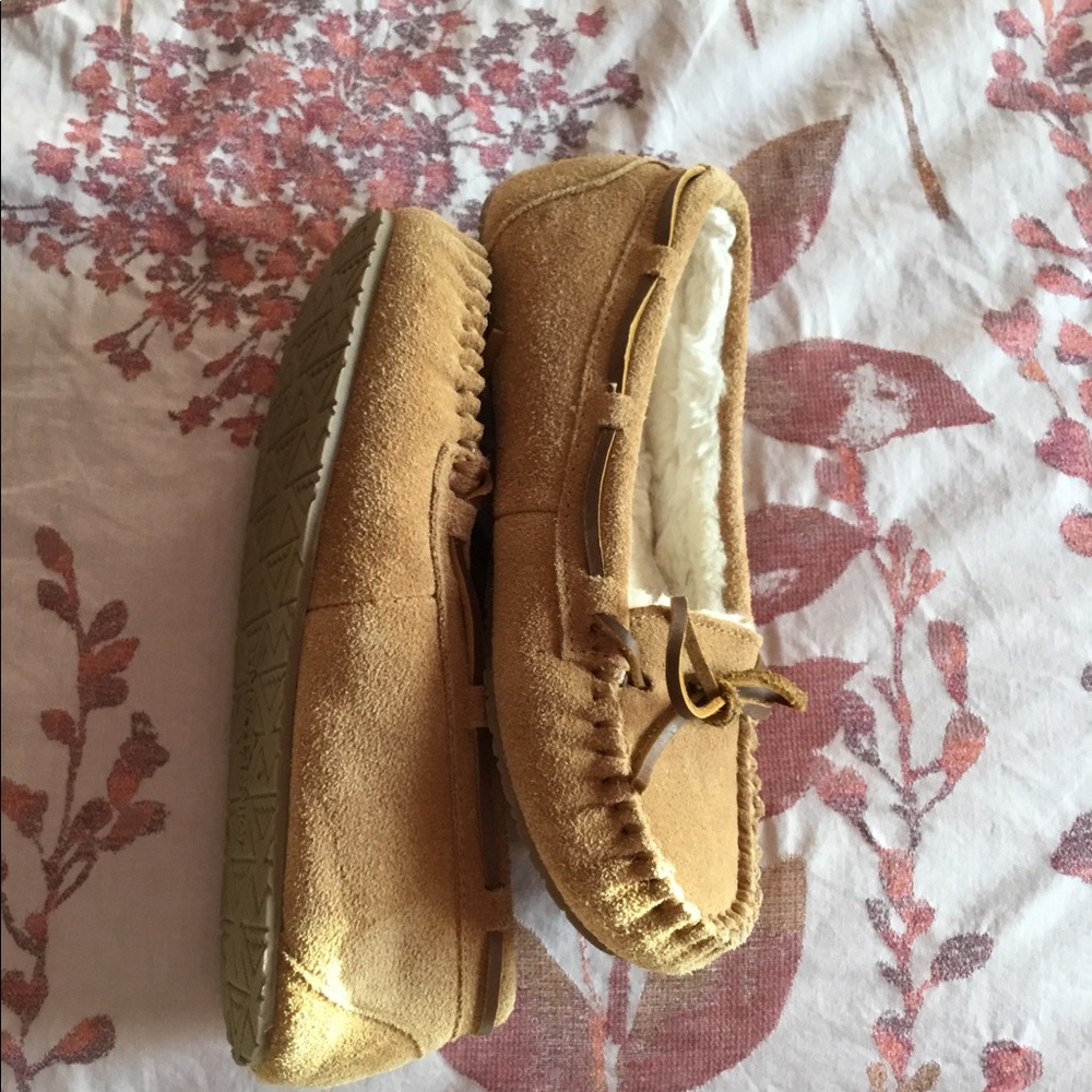 Ladies/Girls Minnetonka Moccasins - Picture 2 of 7